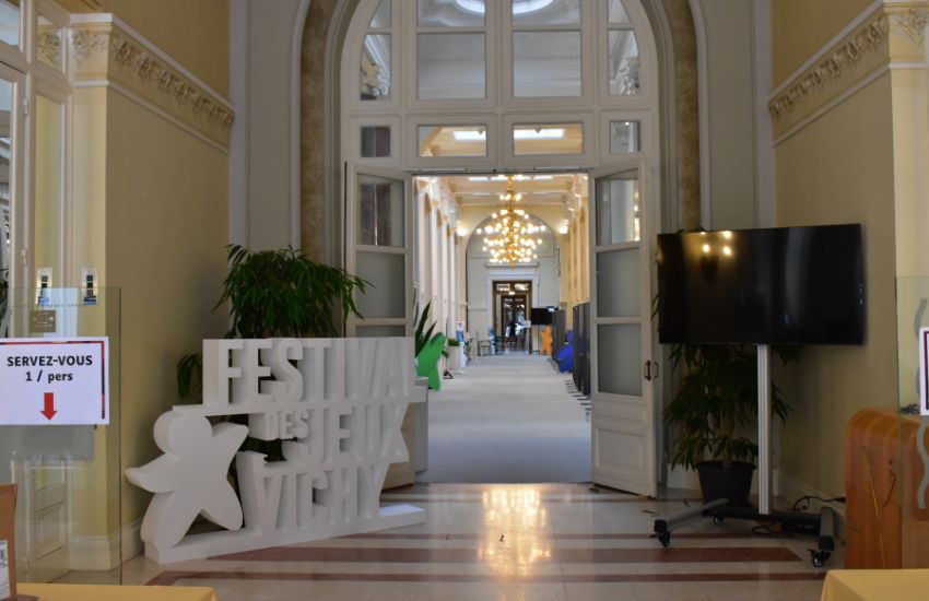 Photo d'un décor de signalétique intérieure en lettres polystyrène