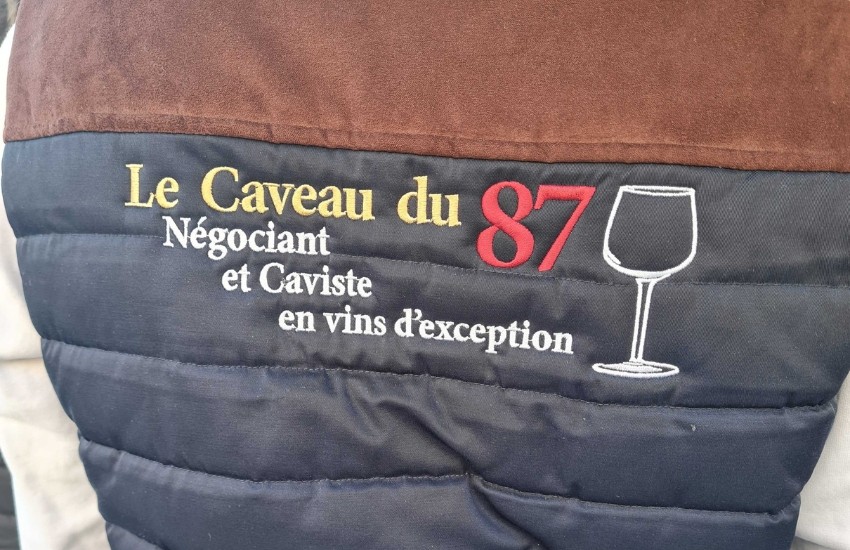 Photo d'une veste avec broderie personnalisée